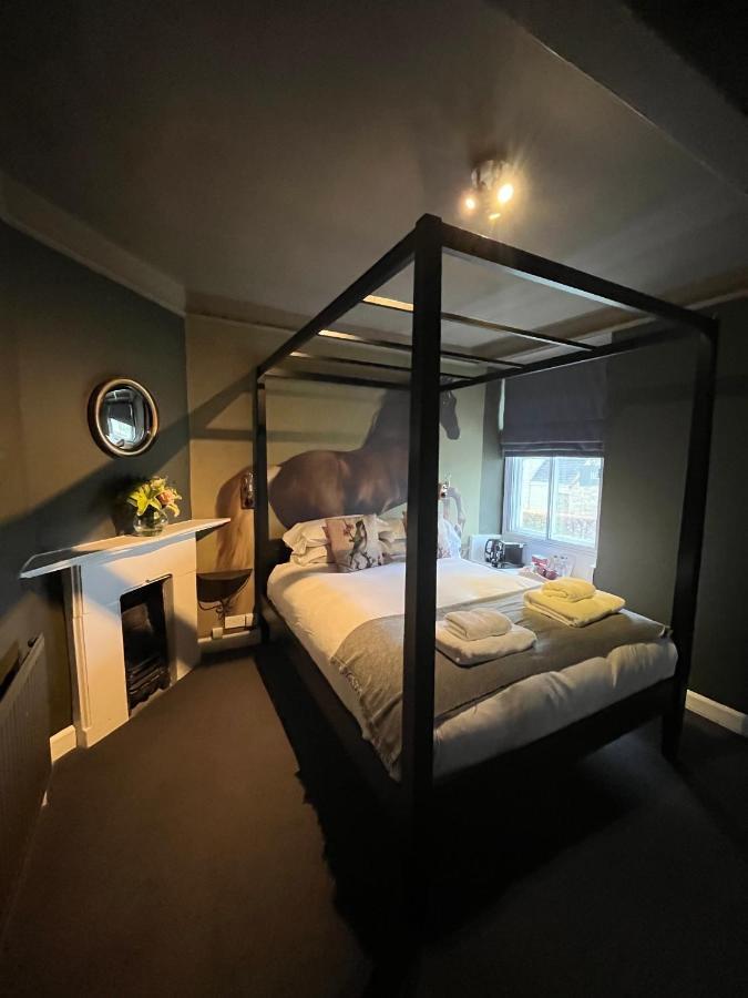 The Kings Arms Hotel Didmarton Ngoại thất bức ảnh