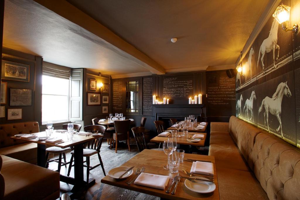 The Kings Arms Hotel Didmarton Ngoại thất bức ảnh