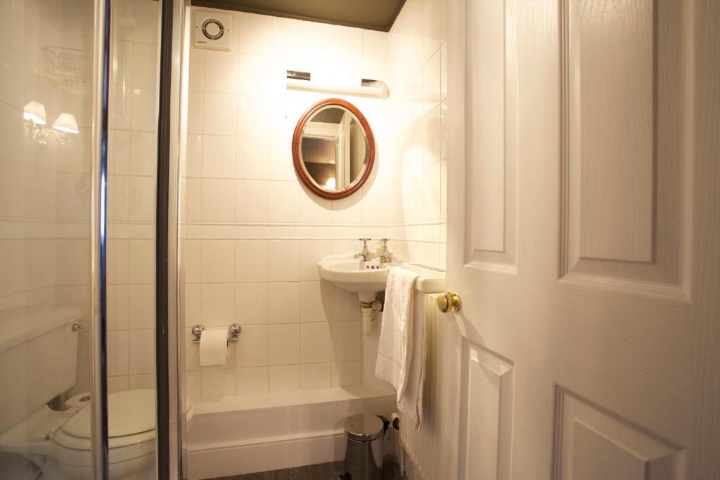 The Kings Arms Hotel Didmarton Phòng bức ảnh