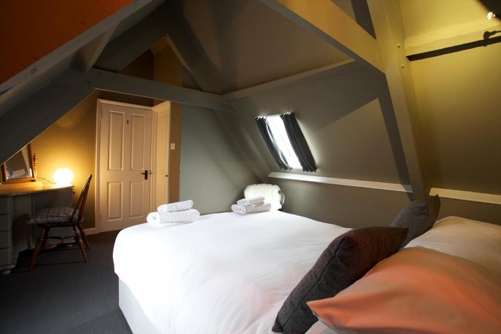 The Kings Arms Hotel Didmarton Phòng bức ảnh