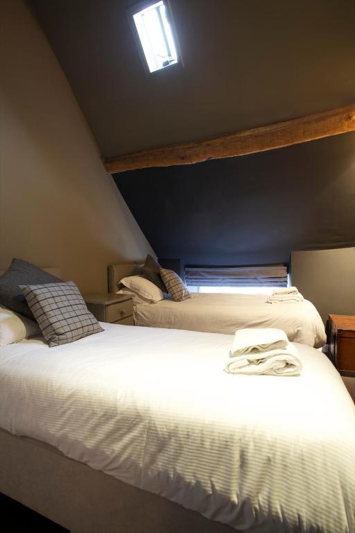 The Kings Arms Hotel Didmarton Phòng bức ảnh