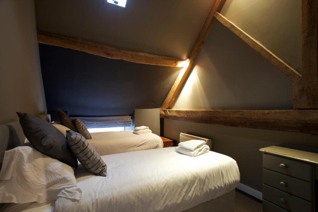 The Kings Arms Hotel Didmarton Phòng bức ảnh