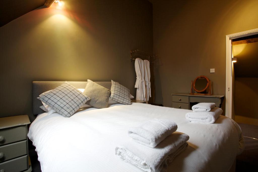 The Kings Arms Hotel Didmarton Phòng bức ảnh
