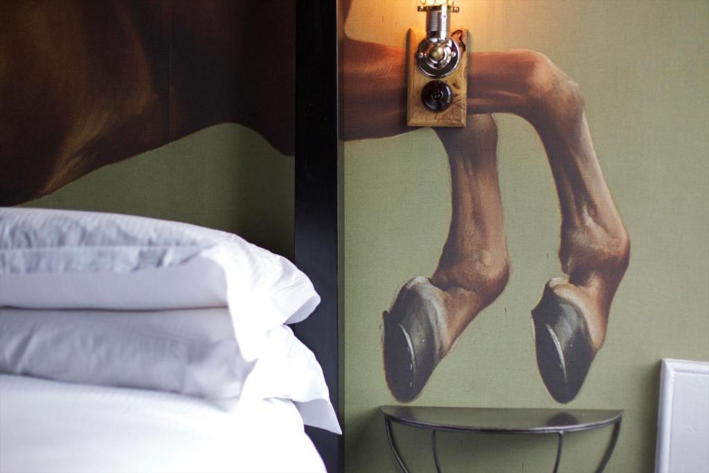 The Kings Arms Hotel Didmarton Ngoại thất bức ảnh